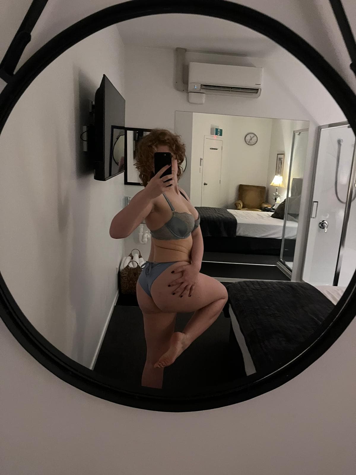 Sienna, curly, 21, escort at Paris in Lower Hutt, Wellington (photo 4)